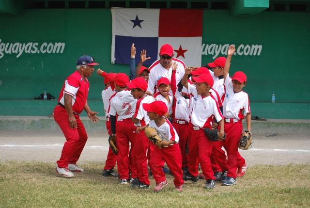 En Ecuador se vive el beisbol al son de Panama