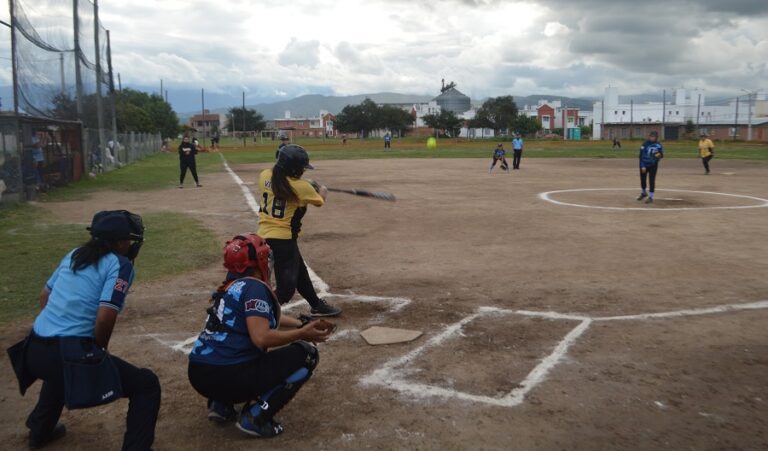 Definiciones en el Softbol Femenino en Salta